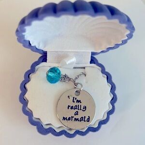I’m Really a mermaid necklace silvertone in clamshell 3 for $20